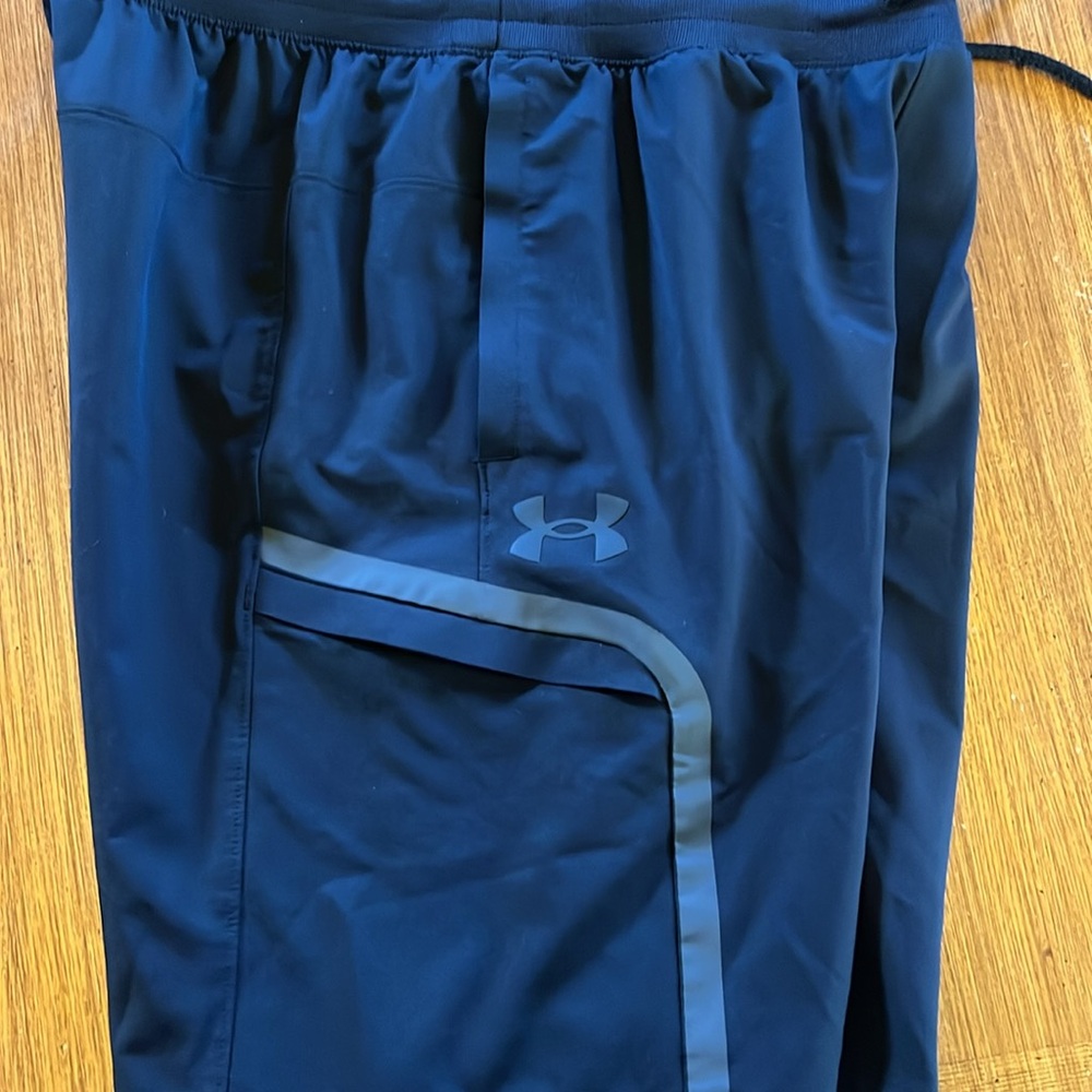 Men’s Large Under Armour Cargo Elite Shorts - Picture 7 of 8